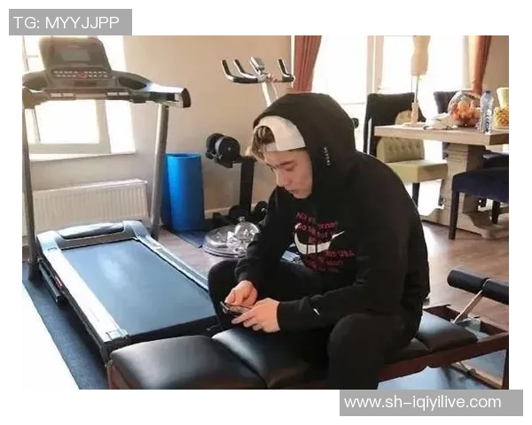 陈冠希风格的足球明星如何在场上展现个人魅力与时尚态度